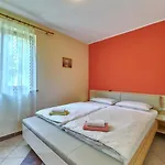 Emilia Pensión 4*