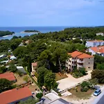 Emilia Pensión 4*