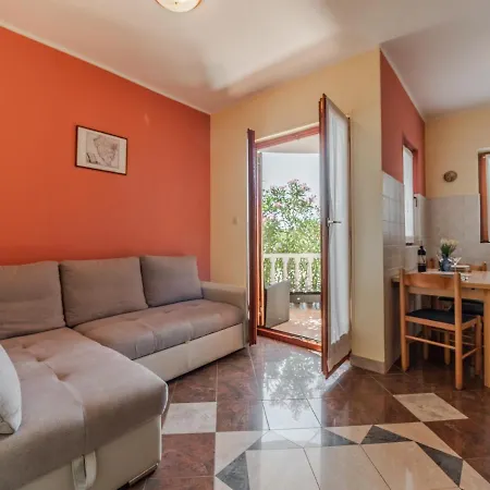 招待所 Emilia 4*