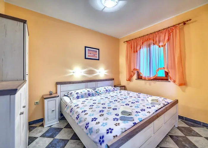 Emilia Gostinjska kuća 4*