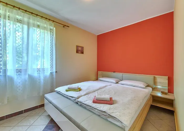 Emilia Gostinjska kuća 4*