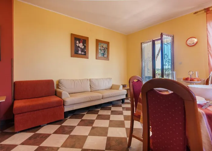 Emilia Gostinjska kuća 4*