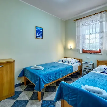 Emilia Guest house Banjole