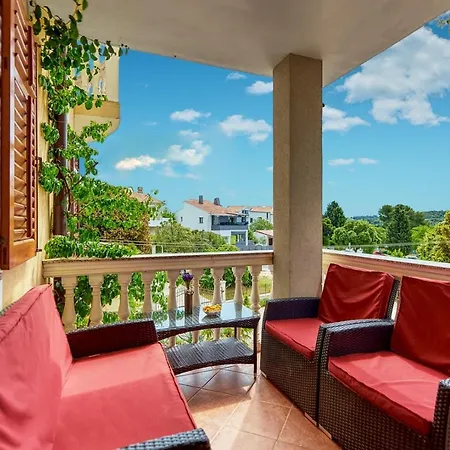 Emilia Guest house Banjole