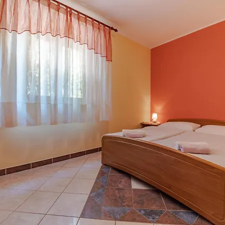 Emilia Guest house Banjole